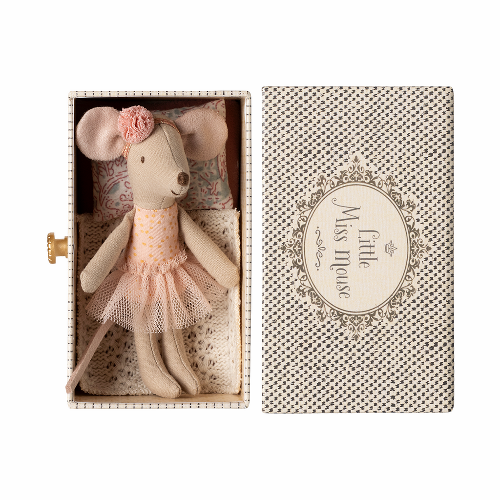 Dancer Little Sister Mouse in Daybed