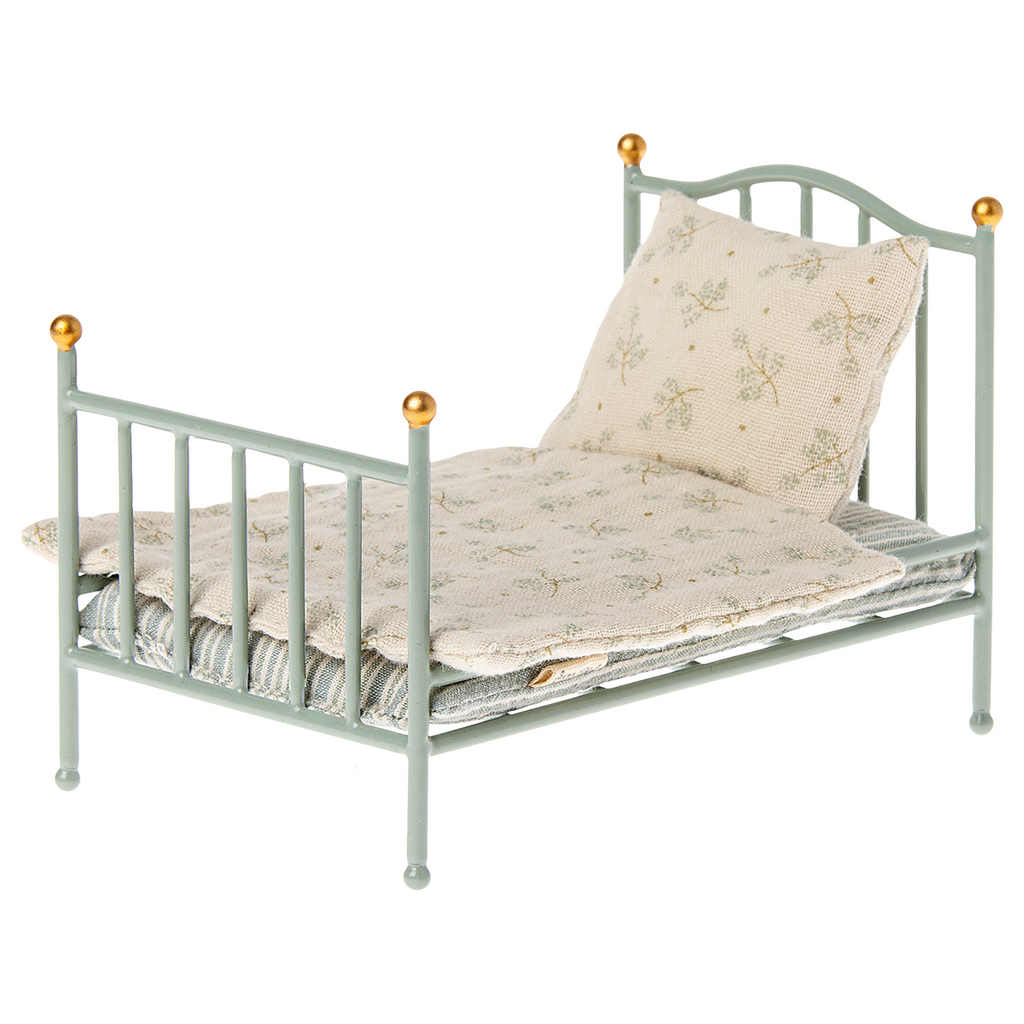 Mouse Vintage Bed Mint (Includes Bedding)