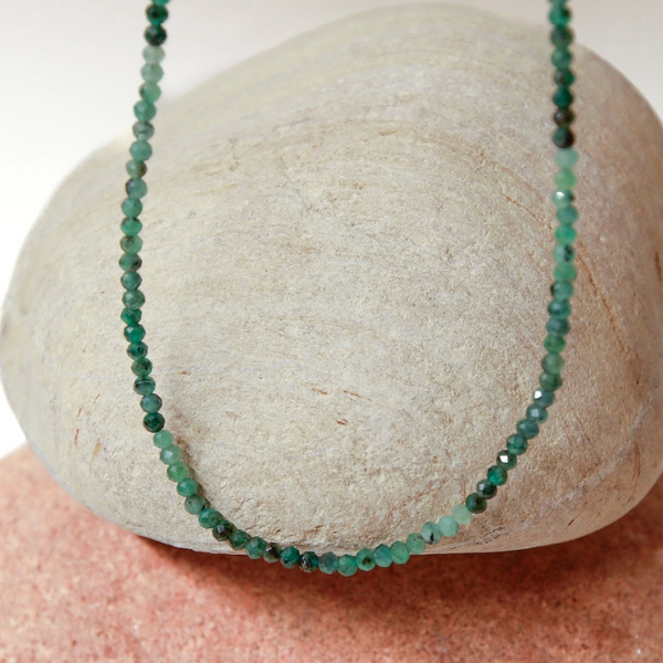 Tiny Pebbles Emerald Necklace