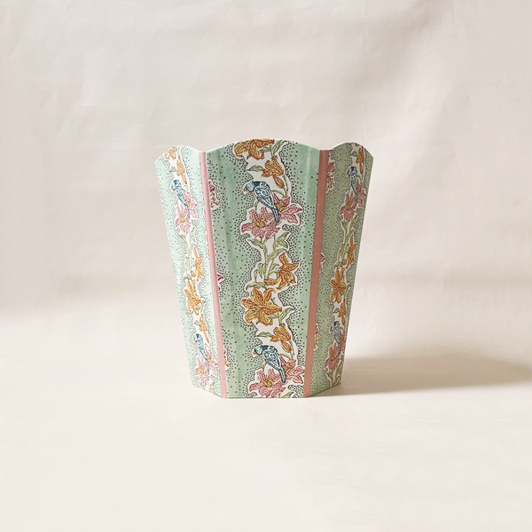 Scalloped Collapsible Basket Sky Meher