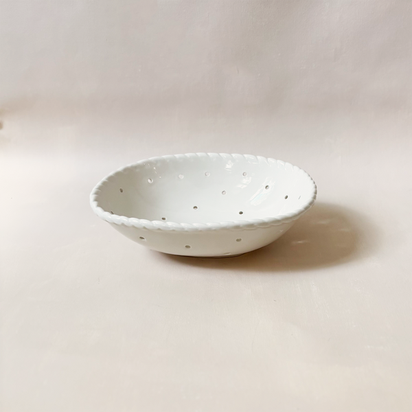 Stoneware Colander with Twisted Edge