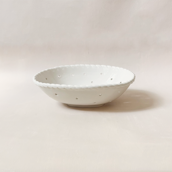 Stoneware Colander with Twisted Edge