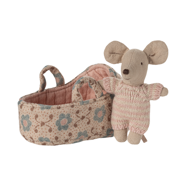 Baby Mouse in Carry Cot Rose