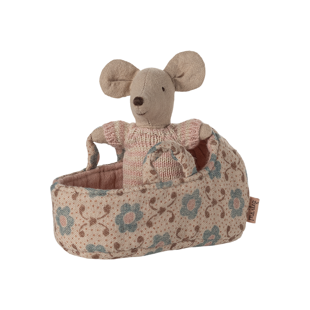 Baby Mouse in Carry Cot Rose