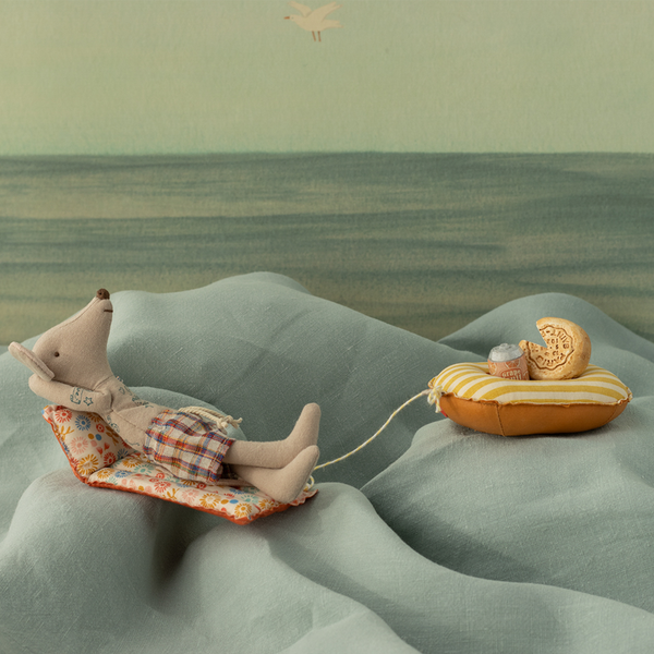 Beach Dad Mouse with Air Mattress