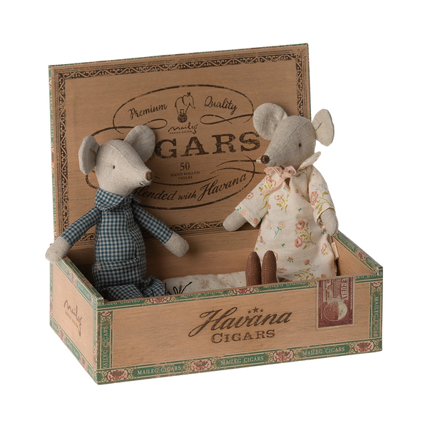 Grandma & Grandpa Mice in Cigar Box