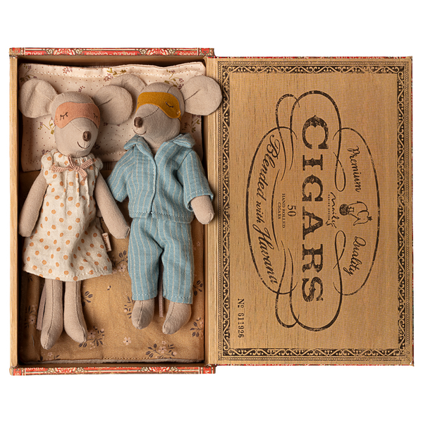 Mom & Dad Mice in Cigarbox