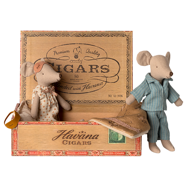 Mom & Dad Mice in Cigarbox