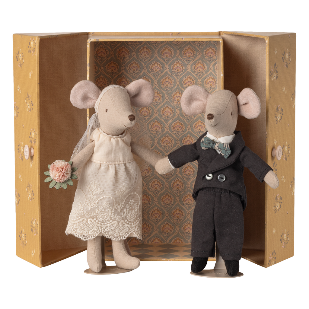 Mom & Dad Wedding Mouse Couple in Box