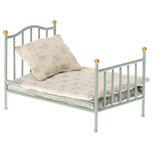 Mouse Vintage Bed Mint (Includes Bedding)