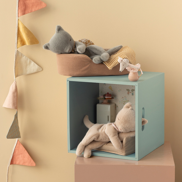 Sleeping Kitten Small Grey