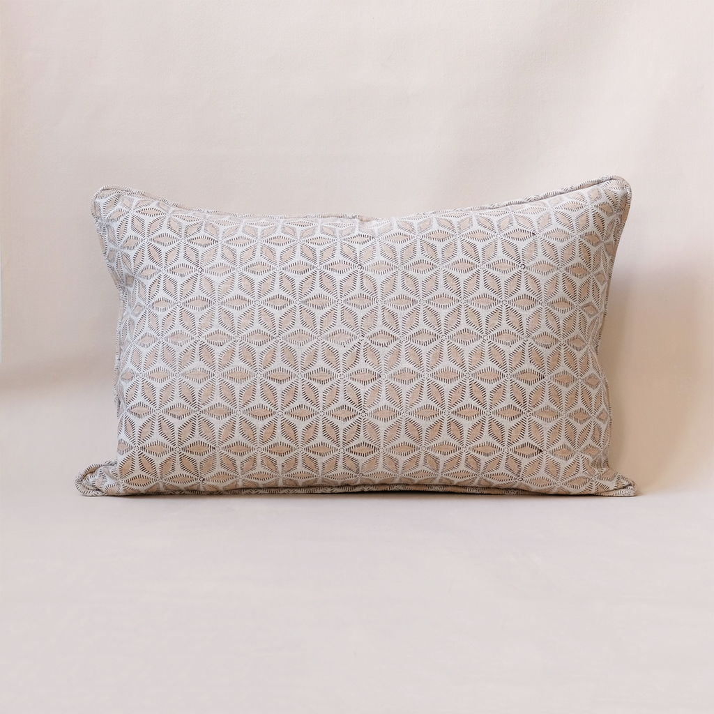Hanami Shell Pillow Cover